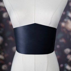 Pointed Corset Belt in Matte Black Leather